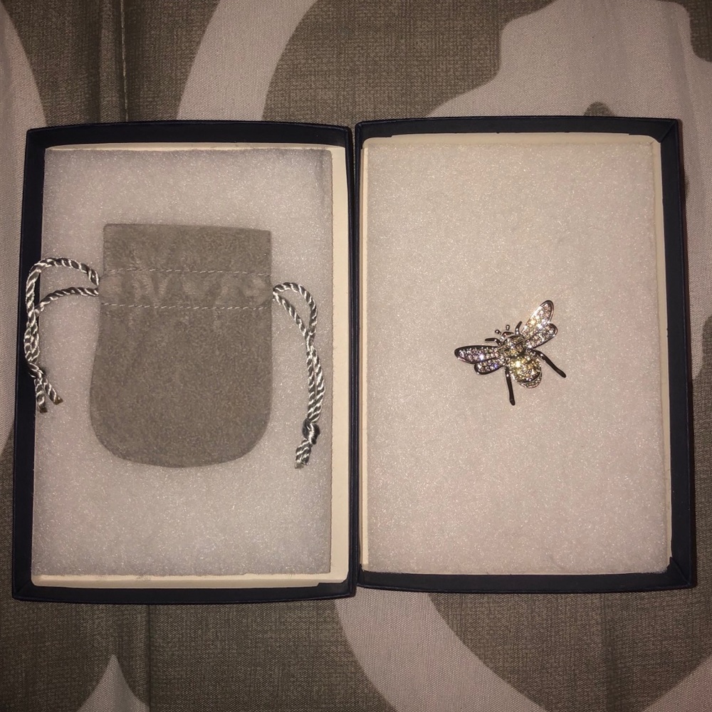 Swarovski crystal bee pin/brooch